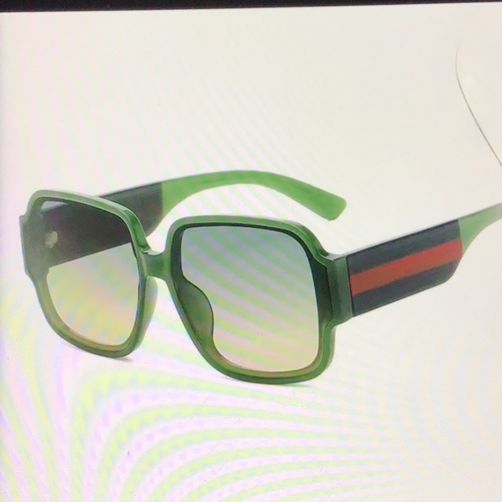 ✅FIRM PRICE✅French-style striped Designer Style Sunglasses